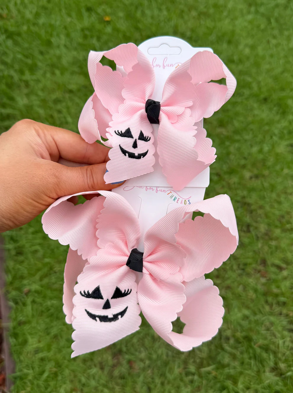 Sweet & Spooky Scallop Bow